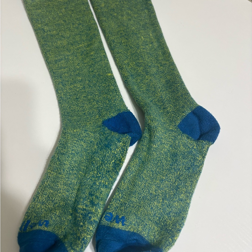 Wellow Compression Socks. size medium. Green Marled Crew Socks with Blue Accents